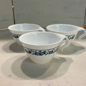 Vintage 1972 Corelle Old Town Blue Blue Onion by Corning hook cups